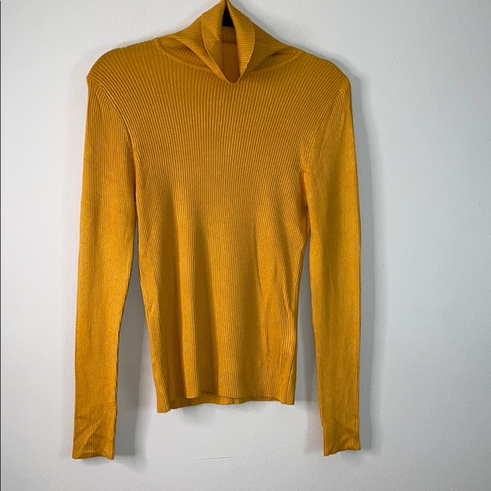 Women’s ribbed turtleneck sweater